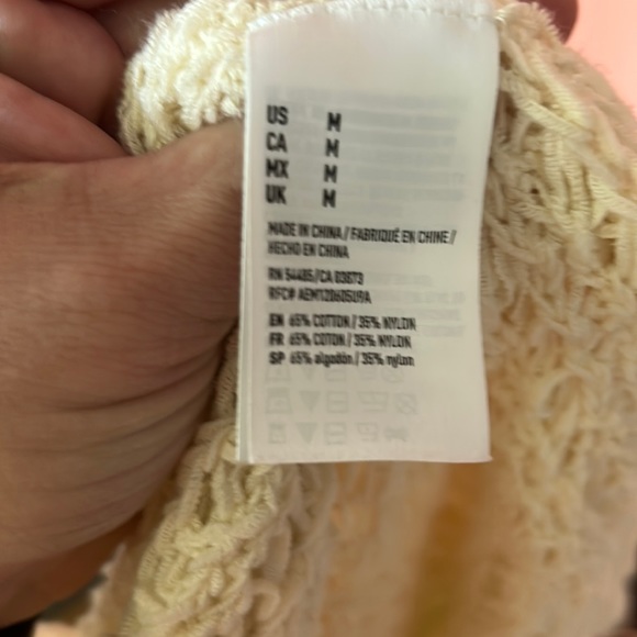 American Eagle Outfitters woman’s knit top. With two slits on the sides. - Picture 5 of 5